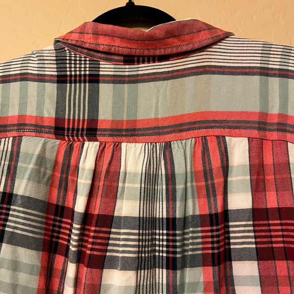 Universal Thread Salmon Pink/White/Navy/Light Blue Rayon Plaid Shirt - Picture 9 of 11